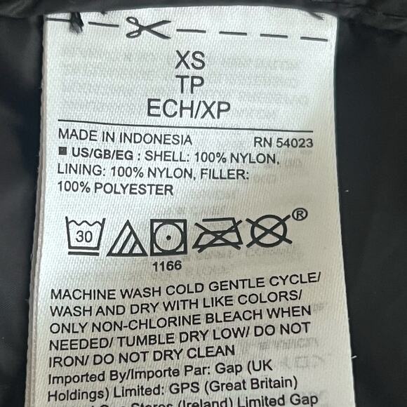 GAP Women’s Black Nylon Packable Puffer Coat Size XS Fits a Small NWOT - Picture 10 of 11